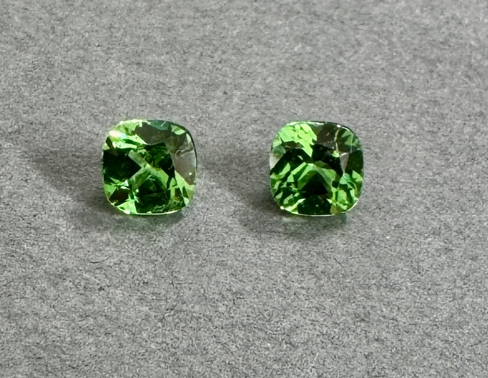 Tsavorit Paar 1,69 ct Antik